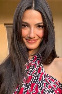 الممثل Tara Emad