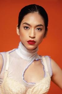 الممثل Taskya Namya