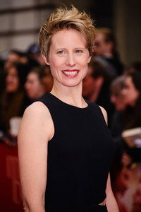 المخرج Thea Sharrock