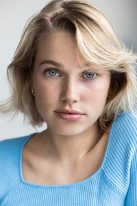 الممثل Thea Sofie Loch Næss