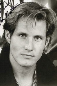 الممثل Thom Mathews