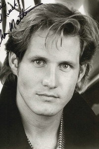 الممثل Thom Mathews