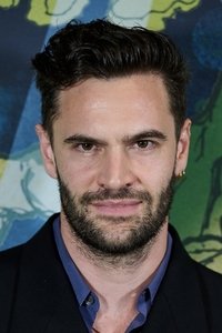 الممثل Tom Bateman