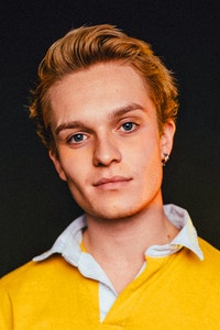 الممثل Tom Glynn-Carney
