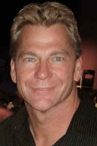 المخرج Tom Harper