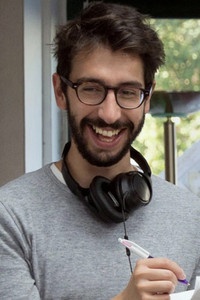 المخرج Tom Kingsley