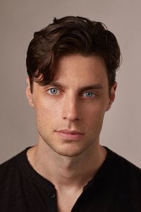 الممثل Tom Sharp