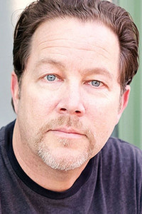 المخرج Tom Shell