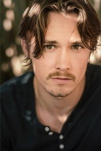 الممثل Tom Stevens