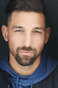 الممثل Tom Vera