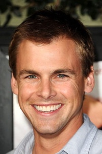 الممثل Tommy Dewey
