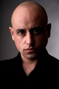 المخرج Tony Devlin