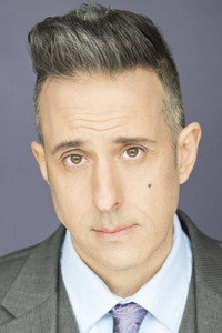 المخرج Tony Glazer