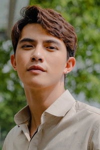 الممثل Tran Ngoc Vang