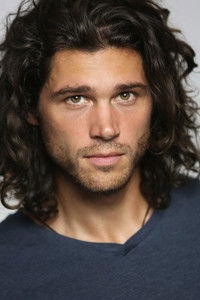 المخرج Trent Garrett