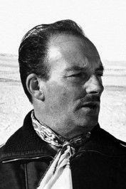 المخرج Val Guest