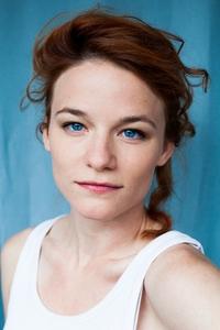 الممثل Valerie Pachner