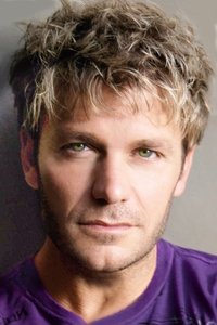 الممثل Vic Mignogna