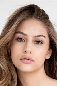 الممثل Victoria Bazua