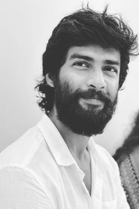 الممثل Vidhu
