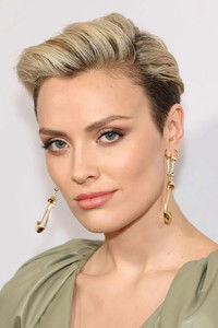 الممثل Wallis Day