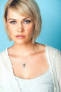 الممثل Whitney Moore