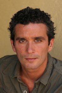 الممثل Xander Bailey