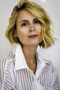 الممثل Yolanda Kettle