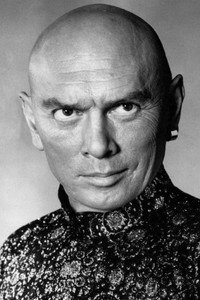 الممثل Yul Brynner