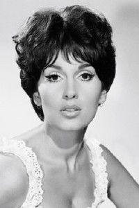 الممثل Yvonne Romain