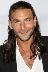 الممثل Zach McGowan