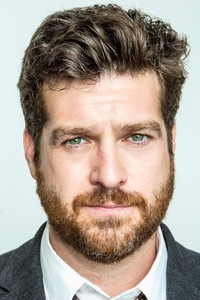 الممثل Zachary Bennett