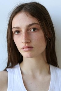 الممثل Zelda Adams