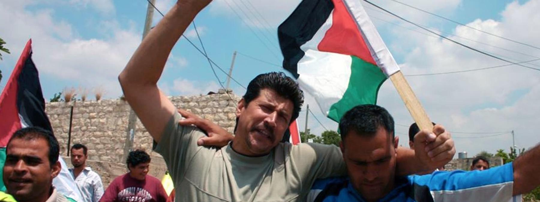 غلاف فيلم 5 Broken Cameras 2011 مترجم