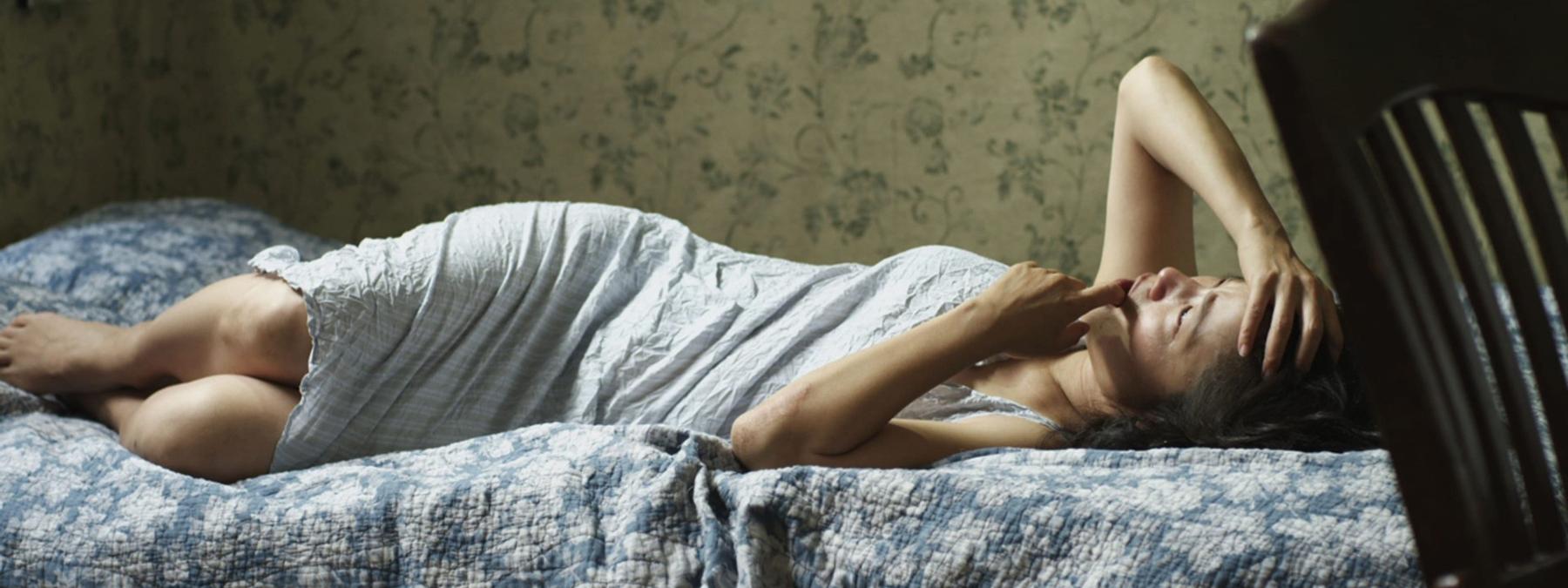 غلاف فيلم Advantageous 2015 مترجم